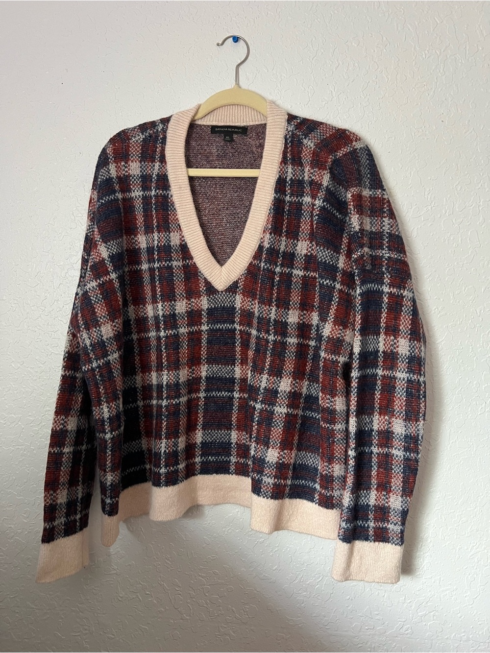 Cozy Plaid V-Neck Sweater in Light Pink Trim